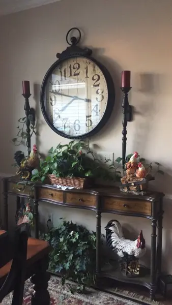 Farmhouse Market & Antiques, an antique mall in Charleston, SC