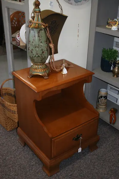 Oak Street Vintage Mall & Gifts, an antique mall in Charleston, SC