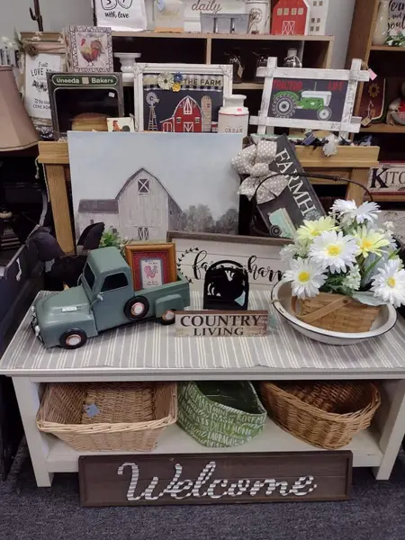 Trendy Treasures Resale, a home and furniture store in Jacksonville, FL
